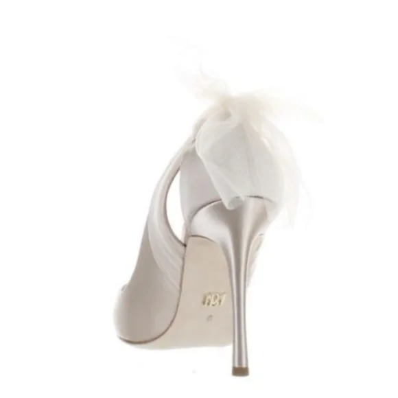 Badgley Mischka Ivory Heels with Tulle Accent - Picture 4 of 7